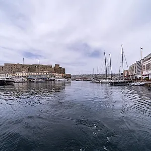 https://toledo-h-naples-historical-center.hotels-amalfi.com